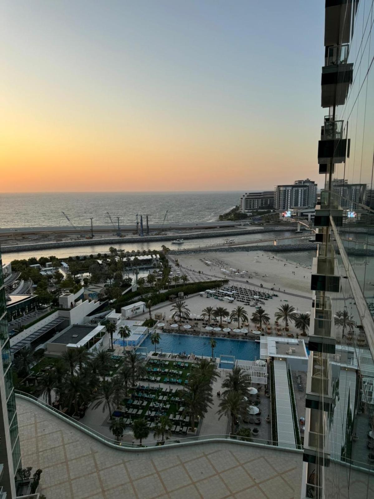 Lovely 3bhk With Private Appartement Dubai